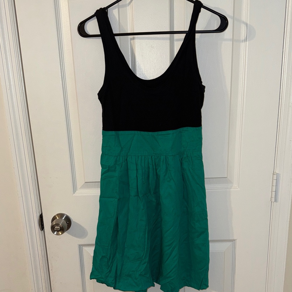 Black & Greeb Sleeveless Fit-and-Flare Dress